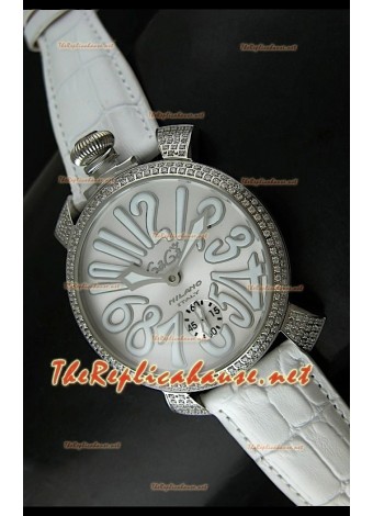 Reloj manual japonés GaGa Milano con esfera metálica y bisel diamante