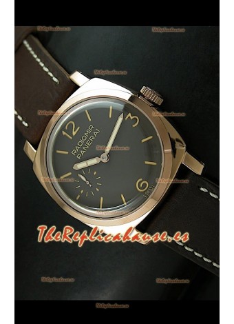 Panerai Radiomir Swiss Vintage de oro rosado con malla negra.