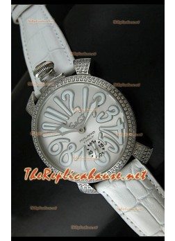 Reloj manual japonés GaGa Milano con esfera metálica y bisel diamante