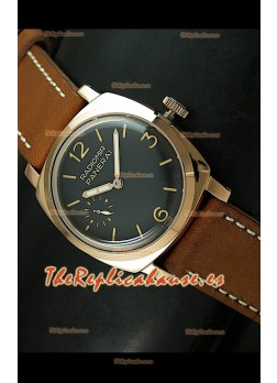 Panerai Radiomir Swiss Vintage de oro rosado con malla marrón.